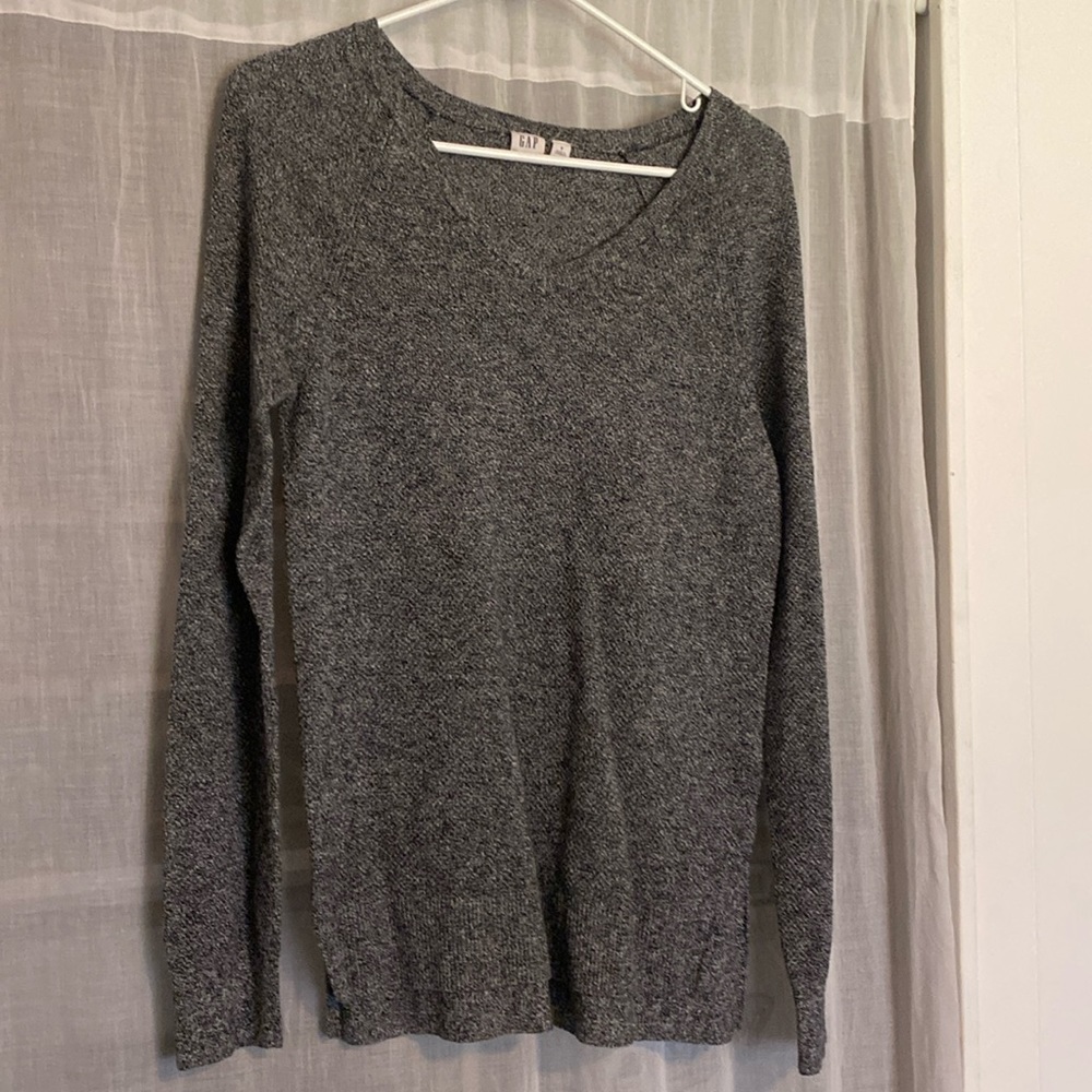 Gap sweater